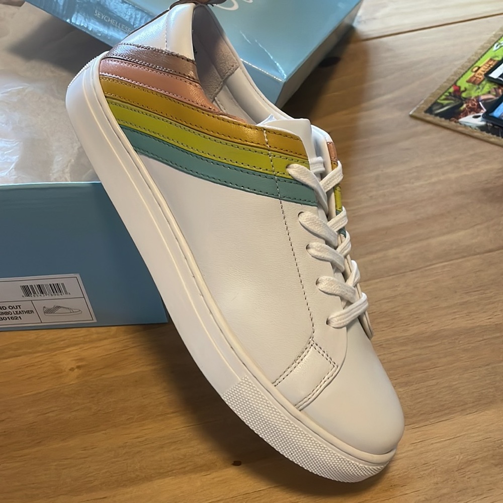 NWT free shipping Seychelles Stand Out Sneakers, size 7